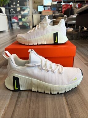 Women's Nike Free Metcon 6 Training Shoes - White Barely Green FJ7126-111